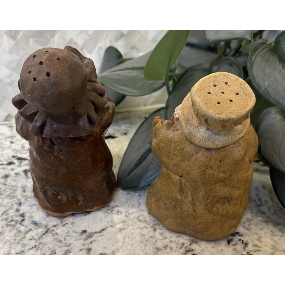 VTG Homemade Studio Pottery Folk Art Old Couple Salt & Pepper Shaker Rustic Pair